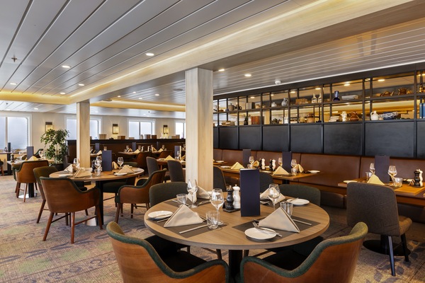 HX Hurtigruten Expeditions, MS Spitsbergen, Aune 5.jpg